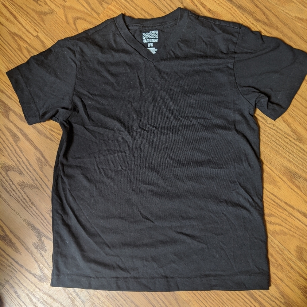 ⭐ Old Navy tee shirt for boys in black